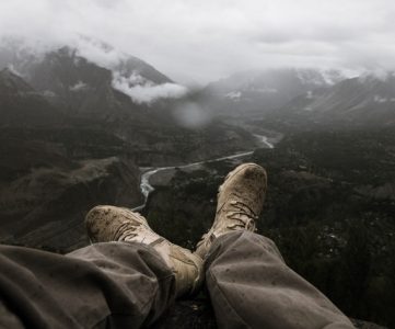 image illustrant des chaussures de randonnée en montagne